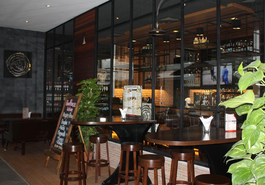 Trinity Silom Hotel Bangkok Exterior photo