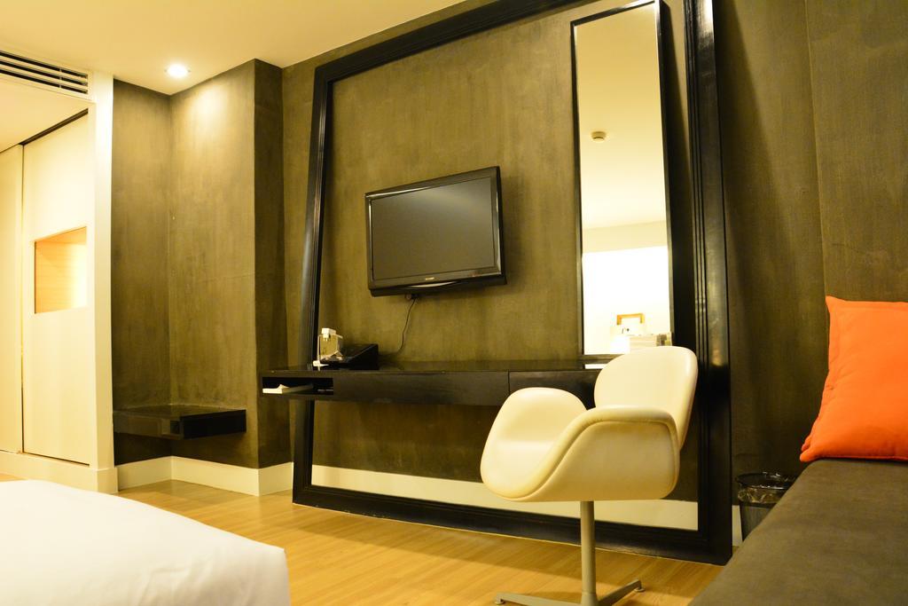 Trinity Silom Hotel Bangkok Exterior photo