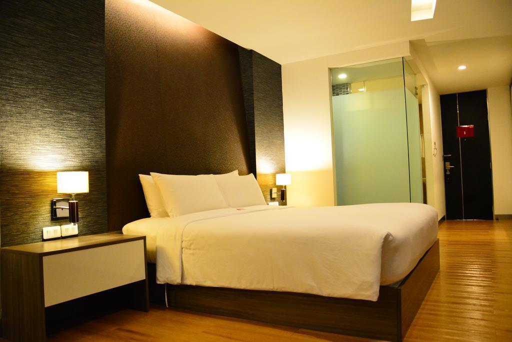 Trinity Silom Hotel Bangkok Exterior photo