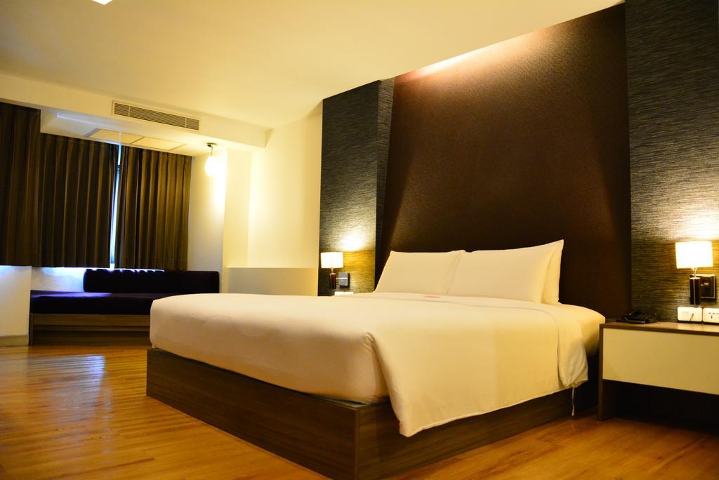 Trinity Silom Hotel Bangkok Exterior photo