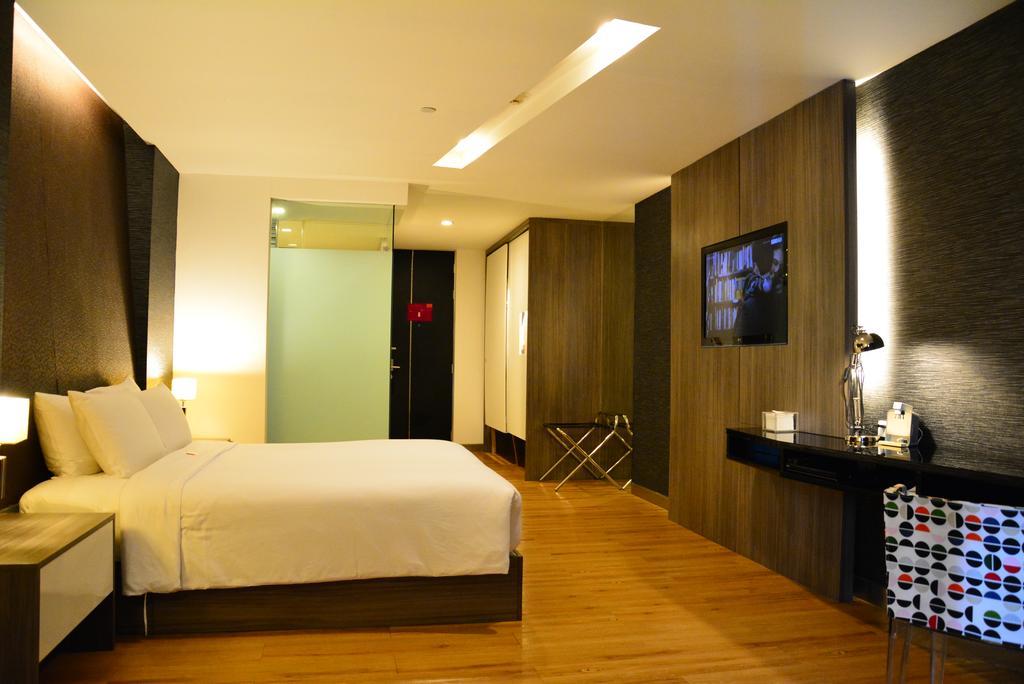 Trinity Silom Hotel Bangkok Exterior photo